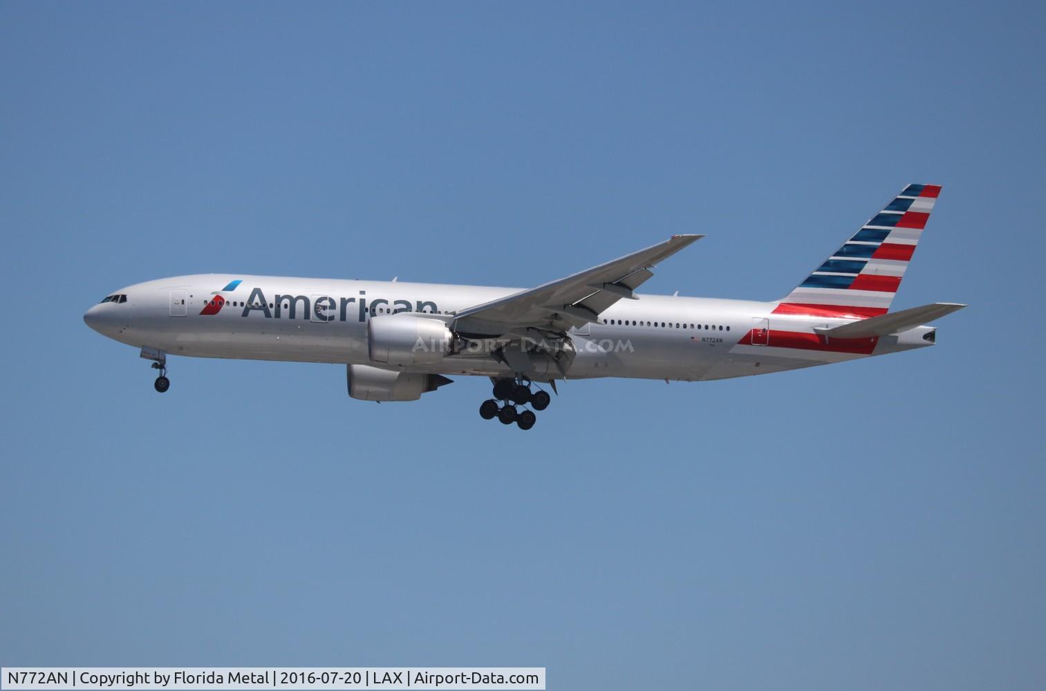 N772AN, 1999 Boeing 777-223 C/N 29580, American