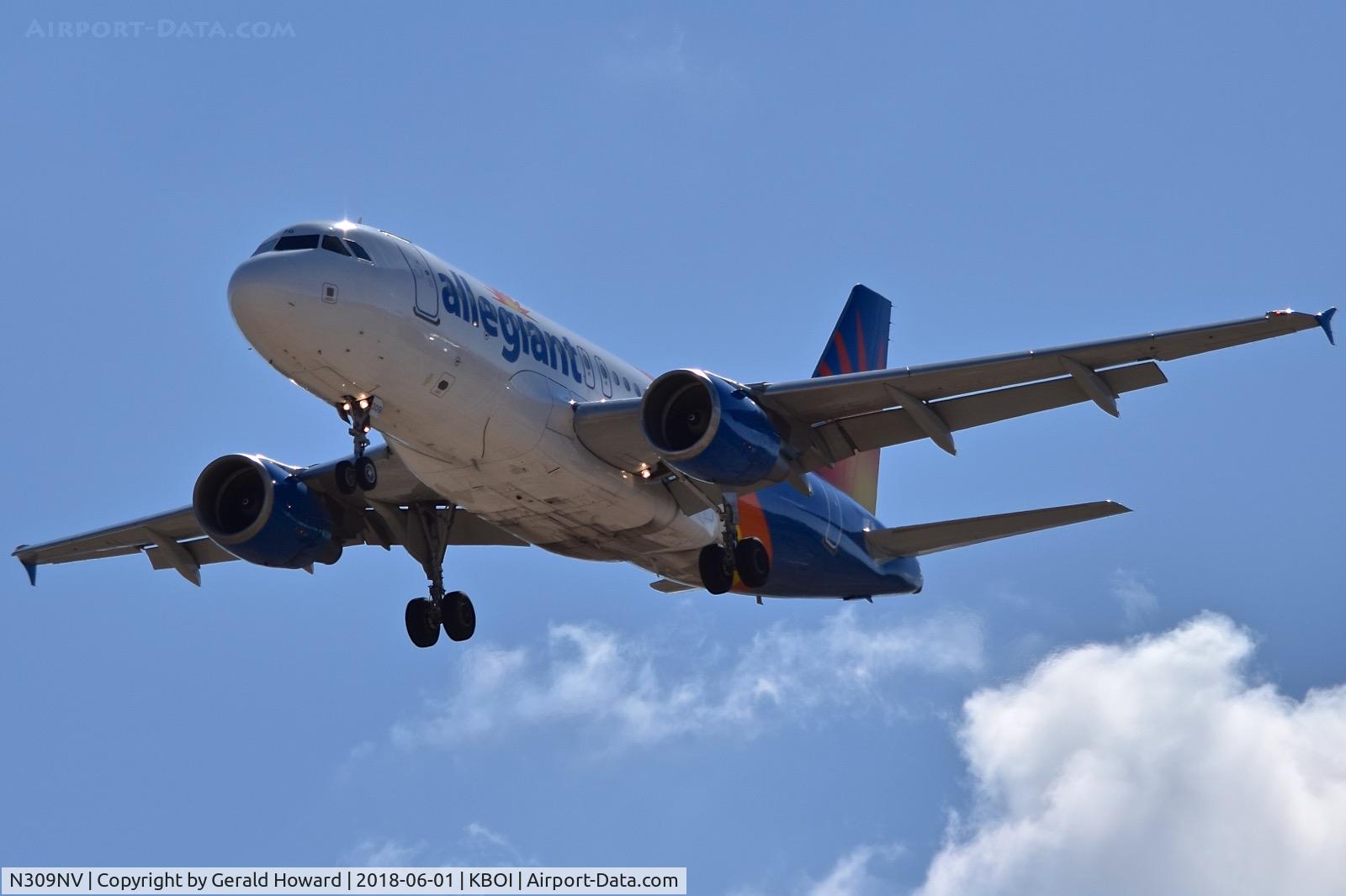 N309NV, 2007 Airbus A319-111 C/N 3084, Landing RWY 28L.