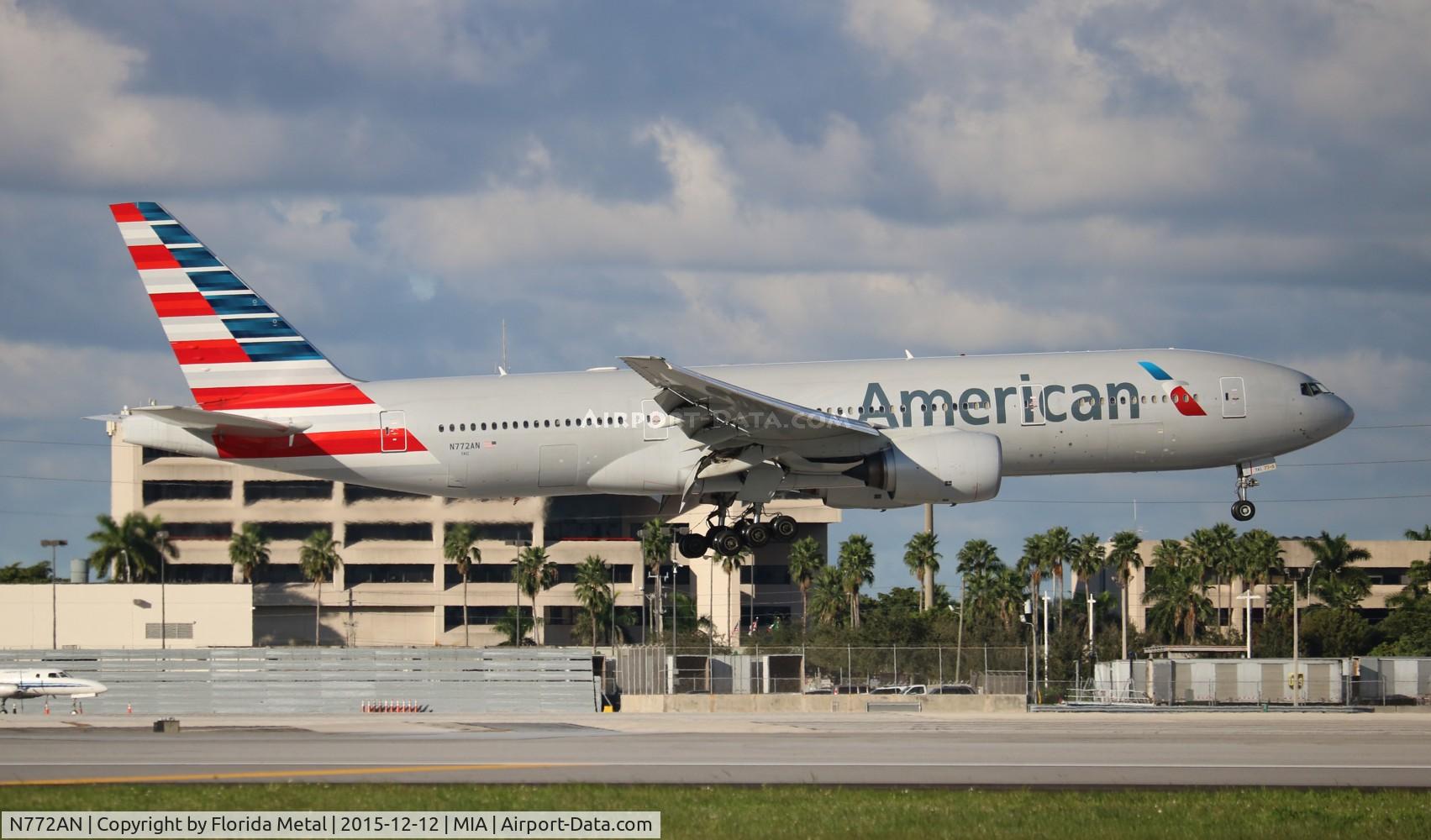 N772AN, 1999 Boeing 777-223 C/N 29580, American
