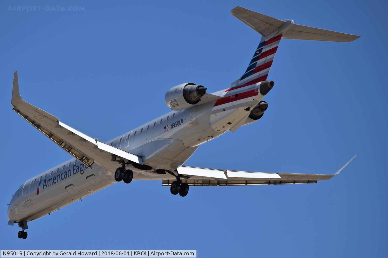 N950LR, 2007 Bombardier CRJ-900ER (CL-600-2D24) C/N 15119, Landing RWY 28L.