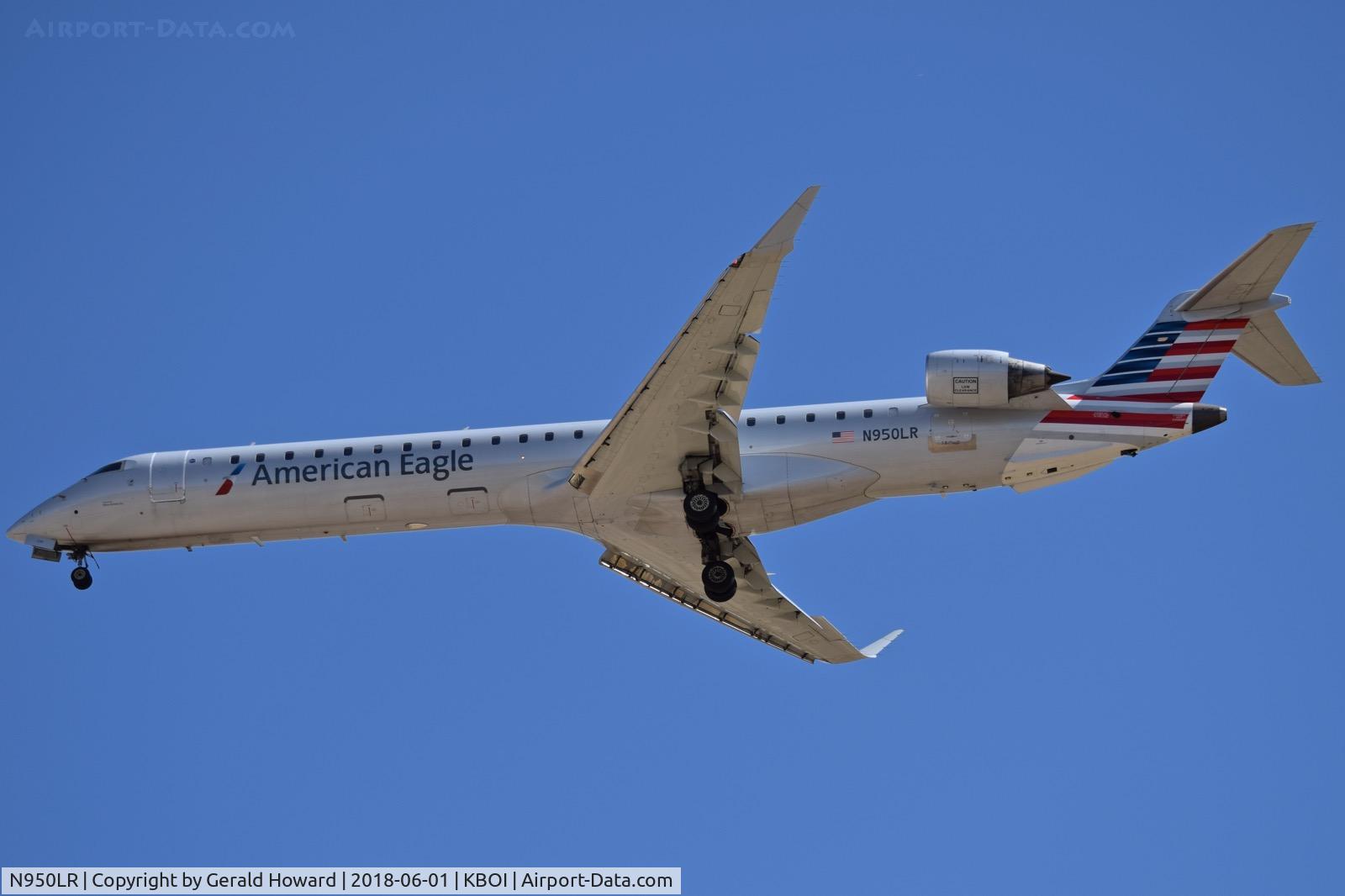 N950LR, 2007 Bombardier CRJ-900ER (CL-600-2D24) C/N 15119, Landing RWY 28L.