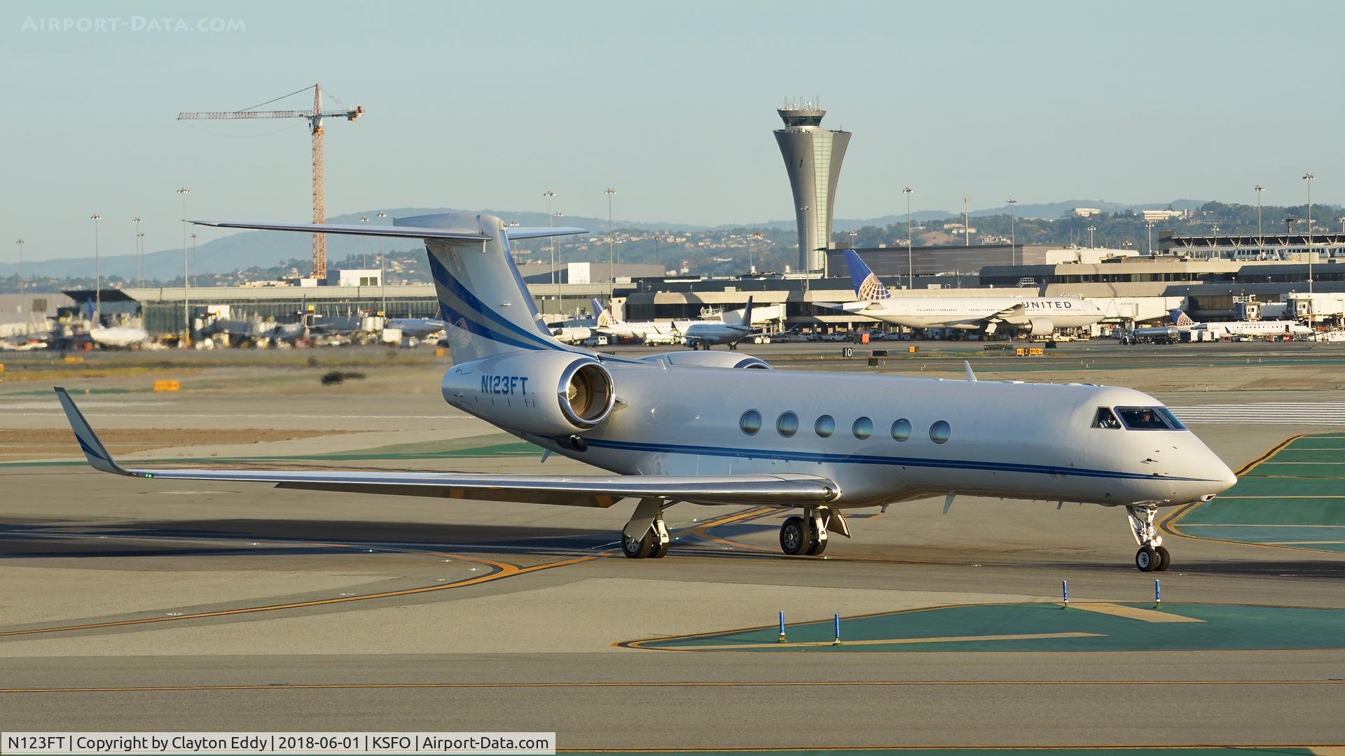 N123FT, 1998 Gulfstream Aerospace G-V C/N 549, SFO 2018.