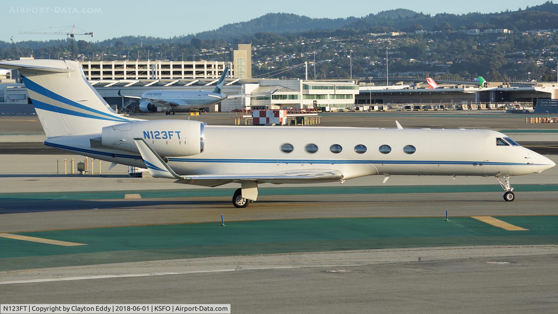N123FT, 1998 Gulfstream Aerospace G-V C/N 549, SFO 2018.