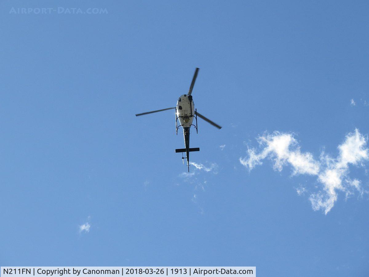 N211FN, 1989 Aerospatiale AS-350B-1 Ecureuil C/N 2174, Taking pictures