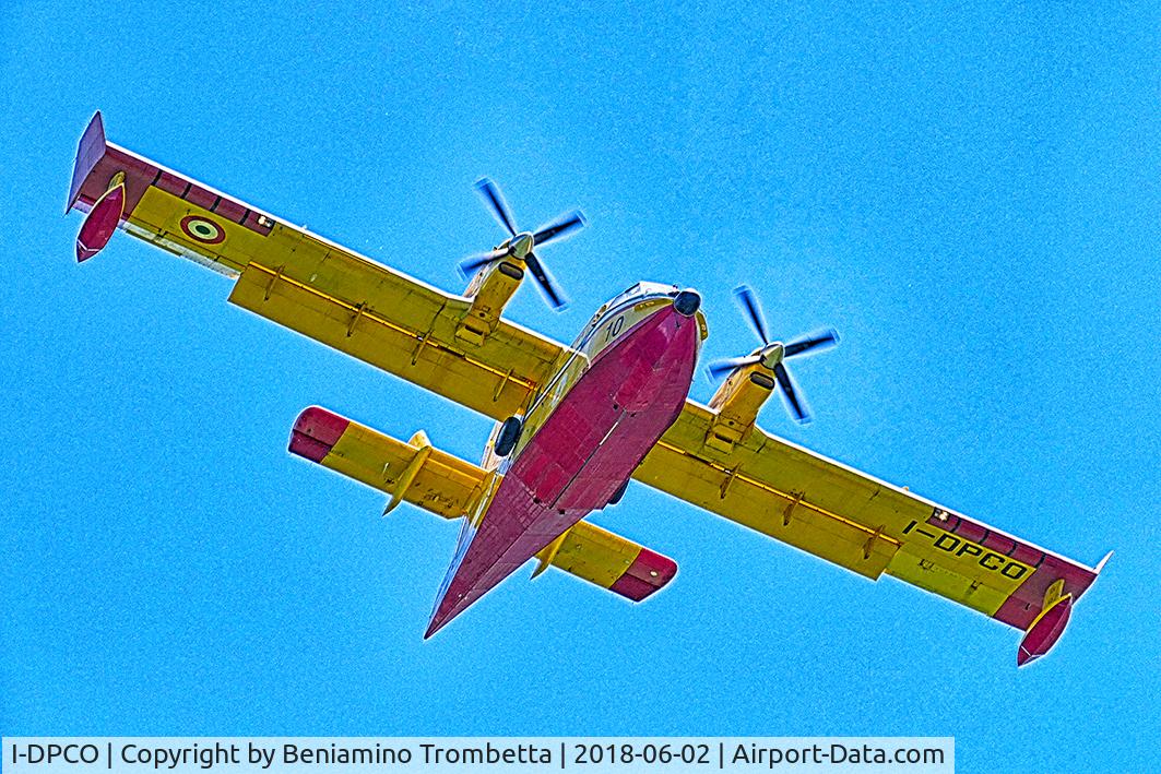 I-DPCO, 2007 Canadair CL-215-6B11 CL-415 C/N 2009, A Canadair, in anti-fire service, flies over the Campotosto Lake (Abruzzi - Italy)