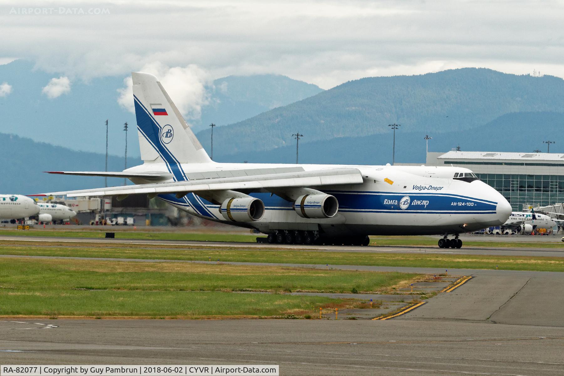 RA-82077, 1995 Antonov An-124-100 Ruslan C/N 9773054459151/0709, @ YVR to load two Sikorsky S-61N's you see in the shots.