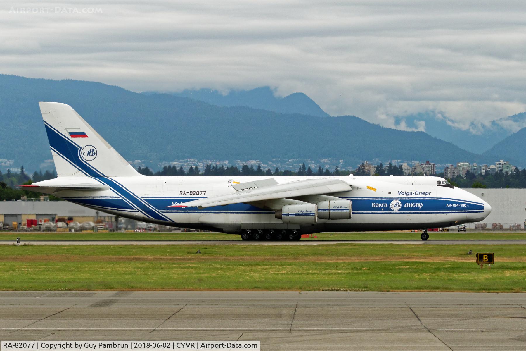 RA-82077, 1995 Antonov An-124-100 Ruslan C/N 9773054459151/0709, @ YVR to load two Sikorsky S-61N's you see in the shots.