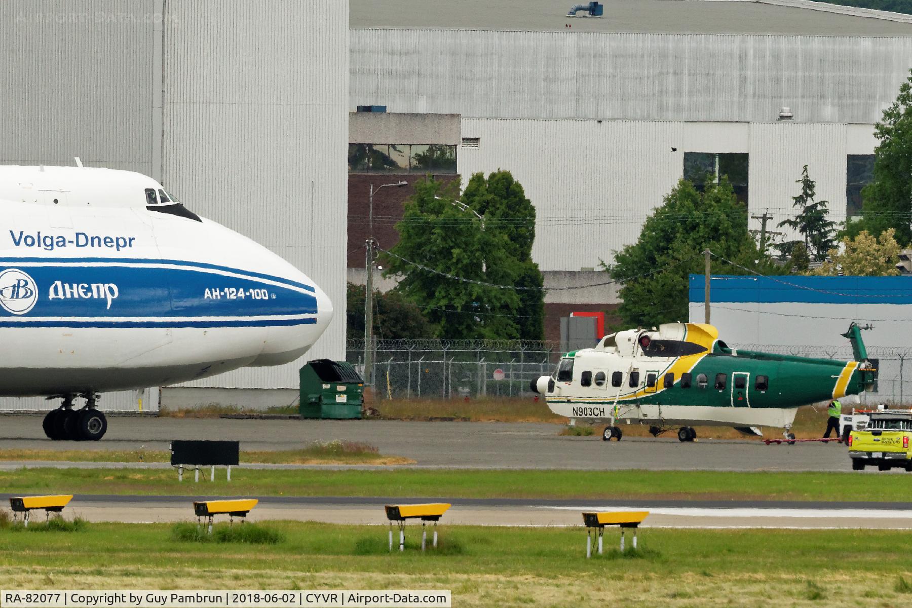 RA-82077, 1995 Antonov An-124-100 Ruslan C/N 9773054459151/0709, @ YVR to load two Sikorsky S-61N's you see in the shots.