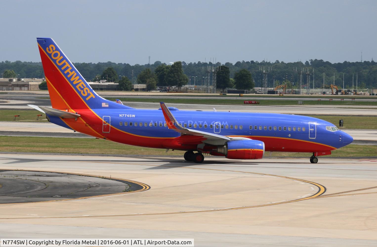 N774SW, 2000 Boeing 737-7H4 C/N 27882, Southwest