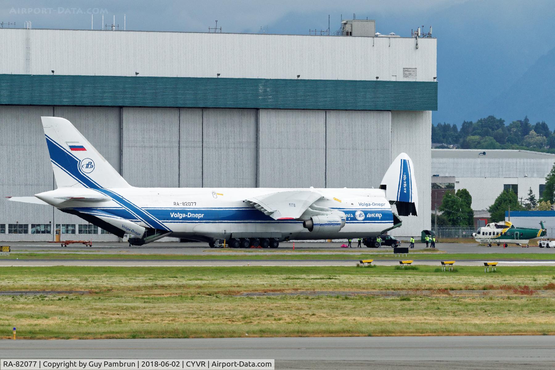 RA-82077, 1995 Antonov An-124-100 Ruslan C/N 9773054459151/0709, @ YVR to load two Sikorsky S-61N's you see in the shots.