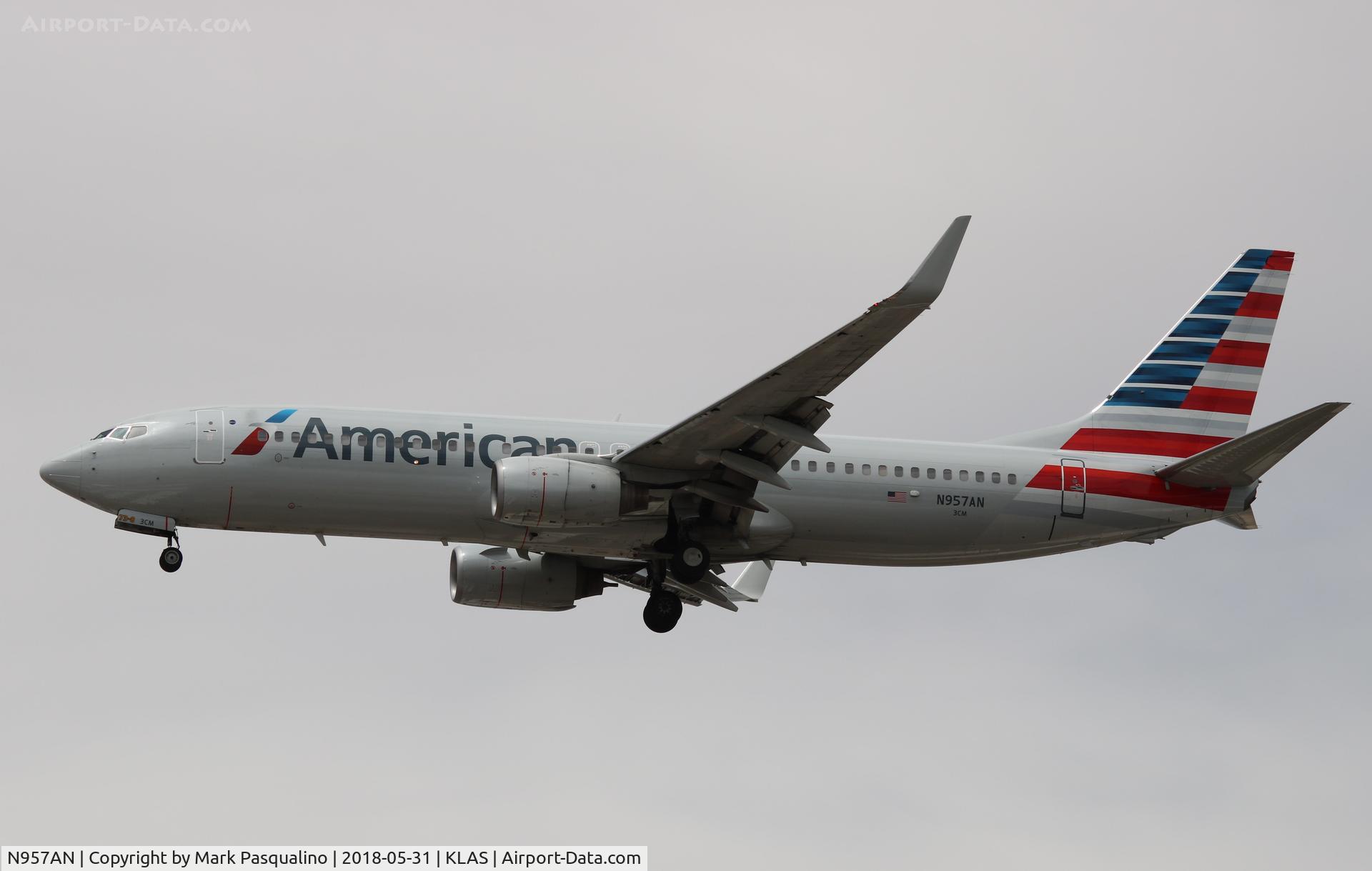 N957AN, 2001 Boeing 737-823 C/N 29541, Boeing 737-800