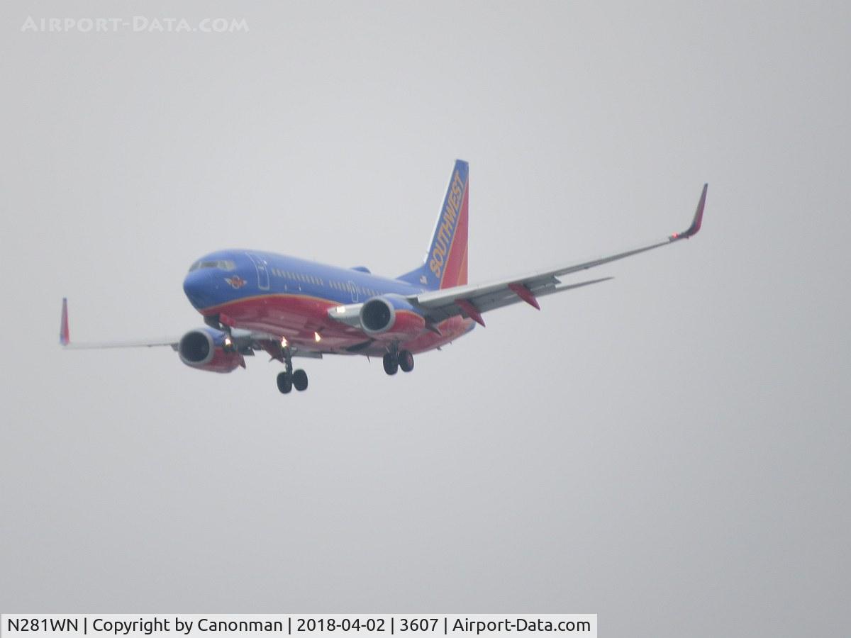 N281WN, 2007 Boeing 737-7H4 C/N 36528, Landing