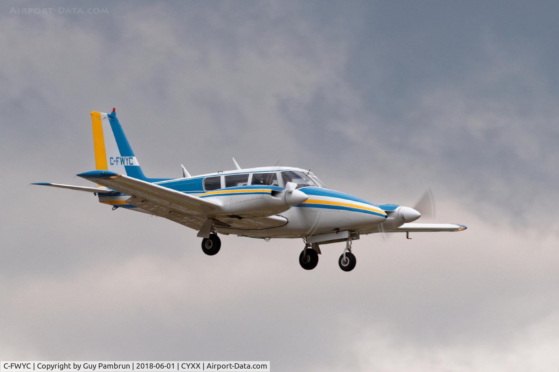 C-FWYC, 1966 Piper PA-30-160 B Twin Comanche C/N 30-1191, Landing