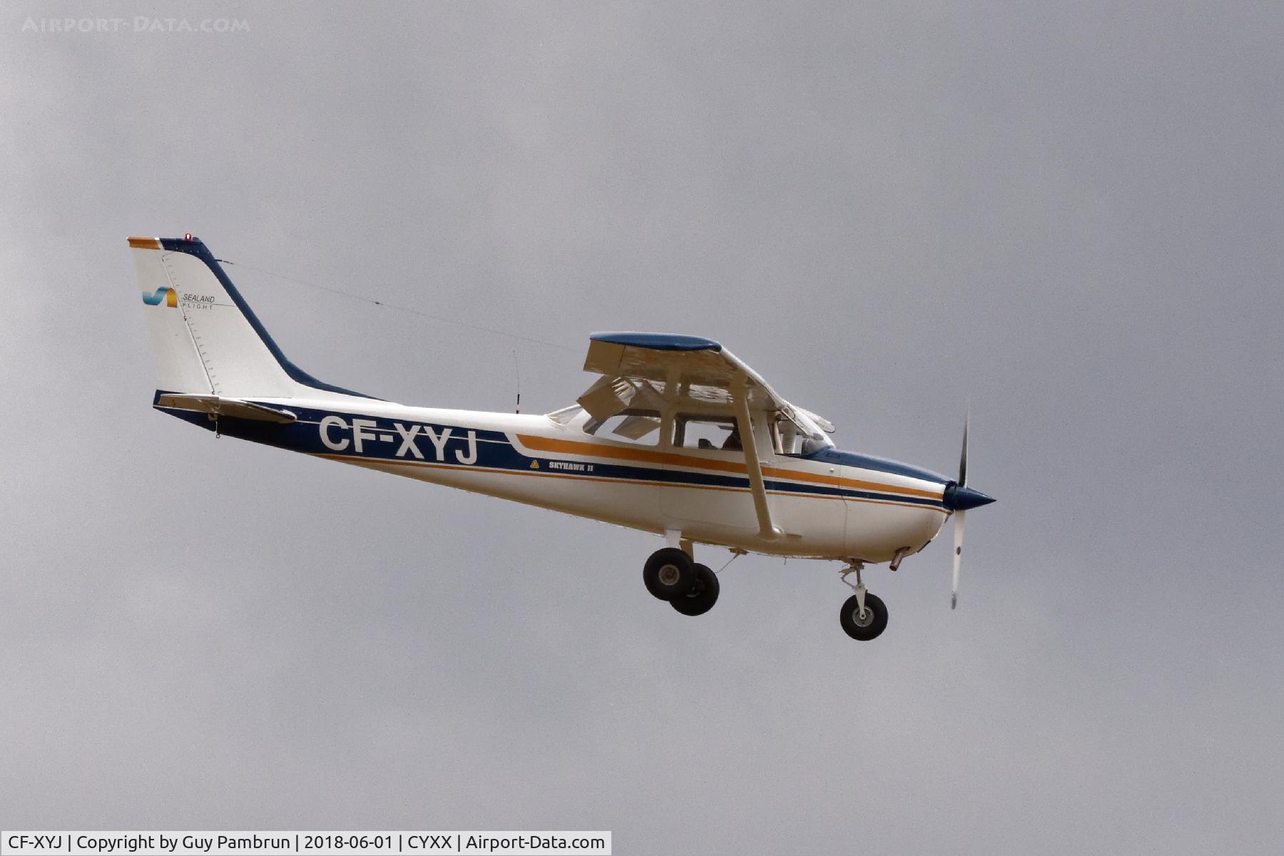CF-XYJ, 1968 Cessna 172K Skyhawk C/N 17257325, Landing