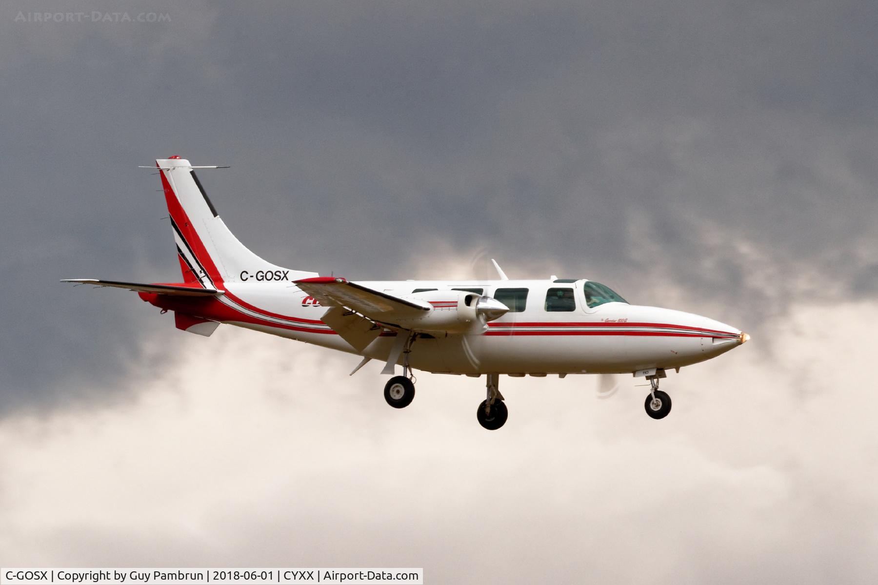 C-GOSX, 1981 Piper PA-60 Aerostar 600A C/N 60-0863-8161246, Landing