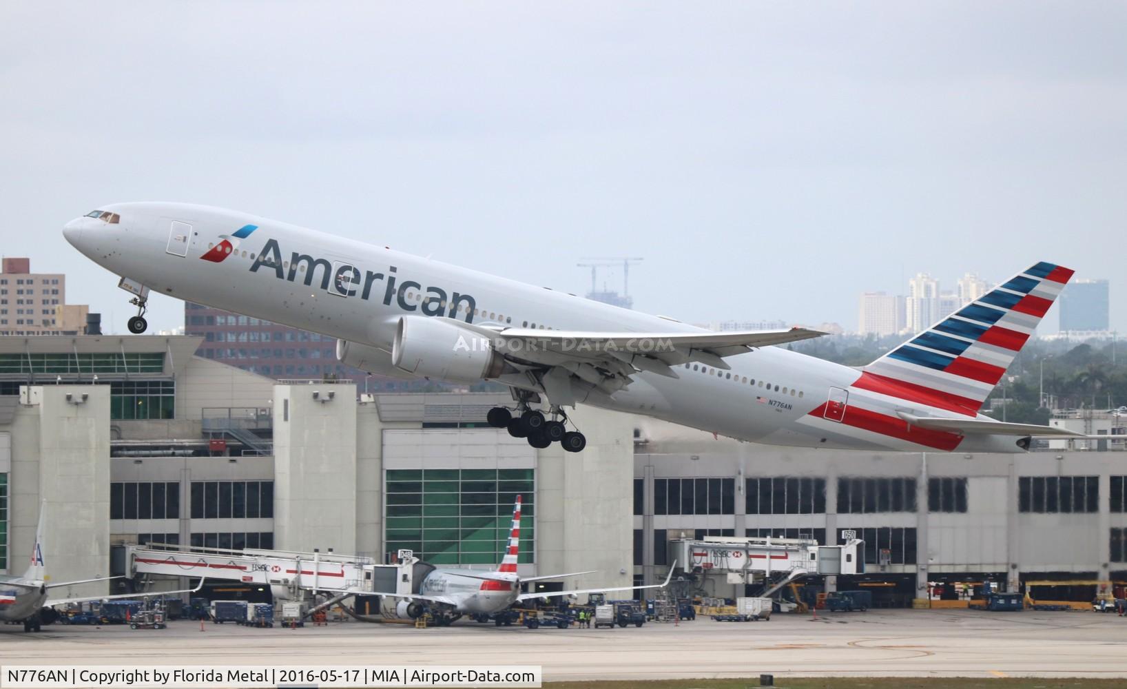 N776AN, 1999 Boeing 777-223 C/N 29582, American