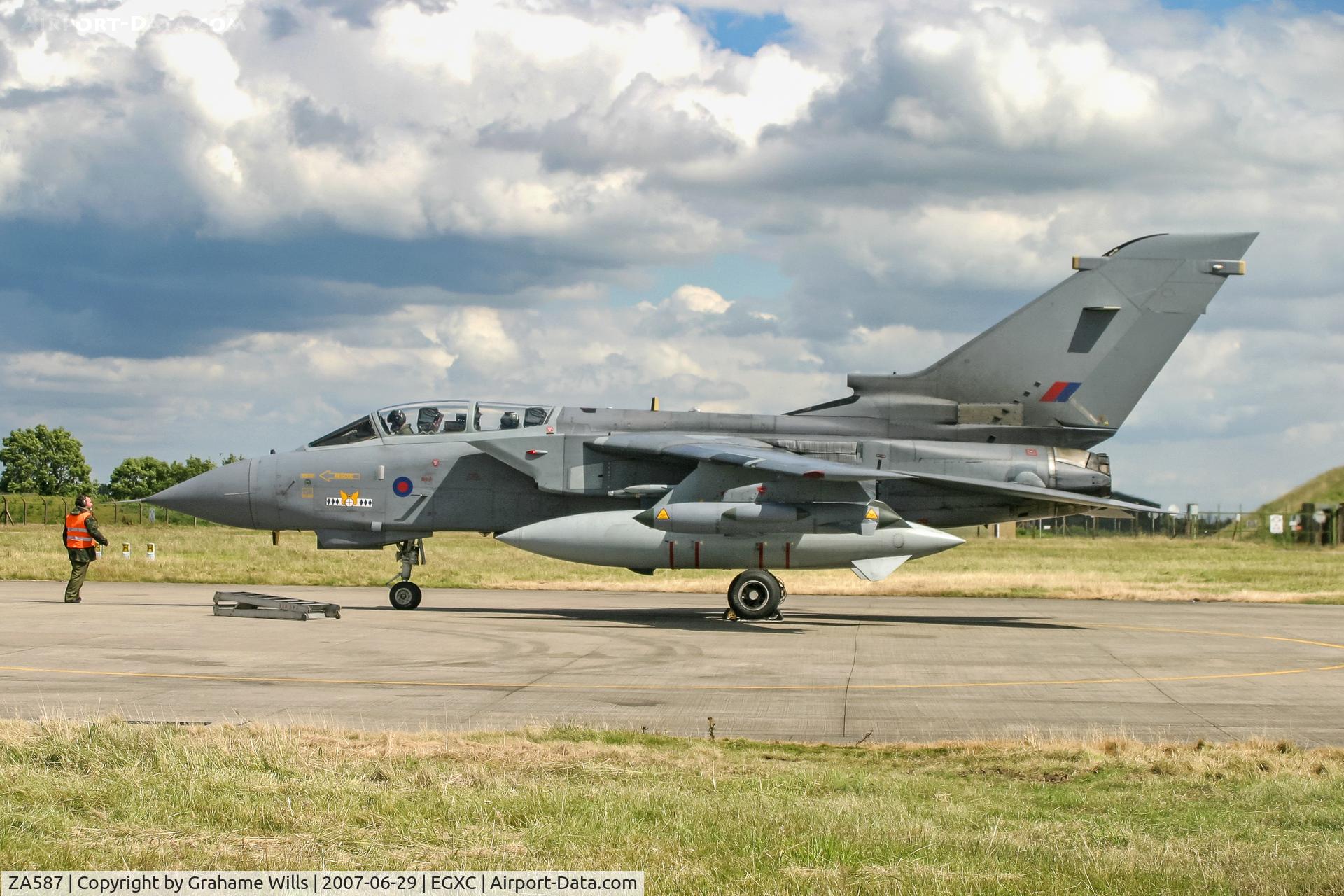 ZA587, 1981 Panavia Tornado GR.4 C/N 096/BS030/3051, Panavia Tornado GR4 ZA587 14 Sqd RAF Coningsby 29/6/07
