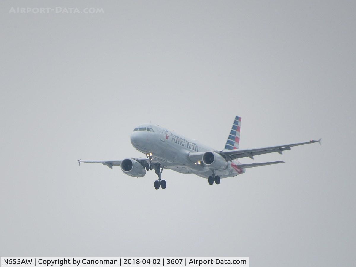 N655AW, 1999 Airbus A320-232 C/N 1075, Landing