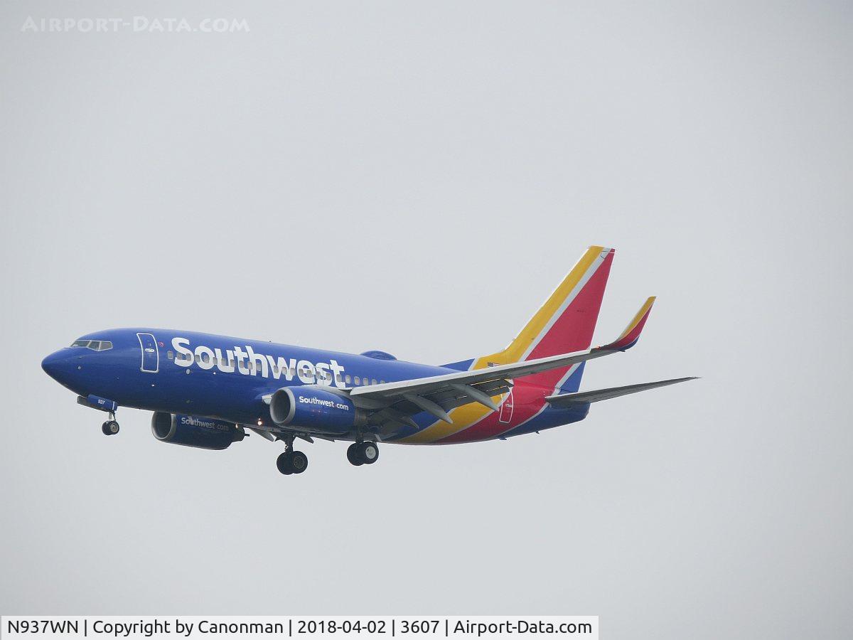 N937WN, 2009 Boeing 737-7H4 C/N 36644, Landing