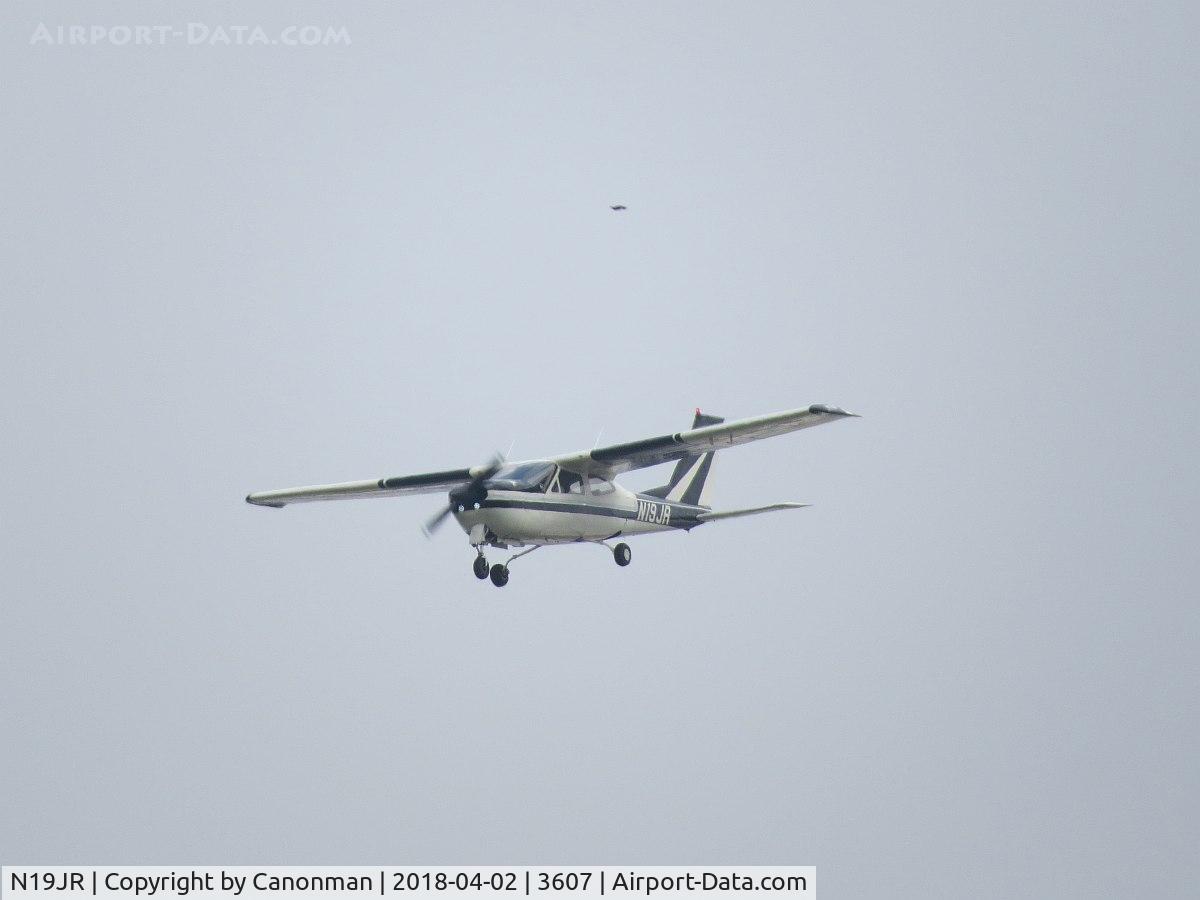 N19JR, 1973 Cessna 177RG Cardinal C/N 177RG0314, Landing