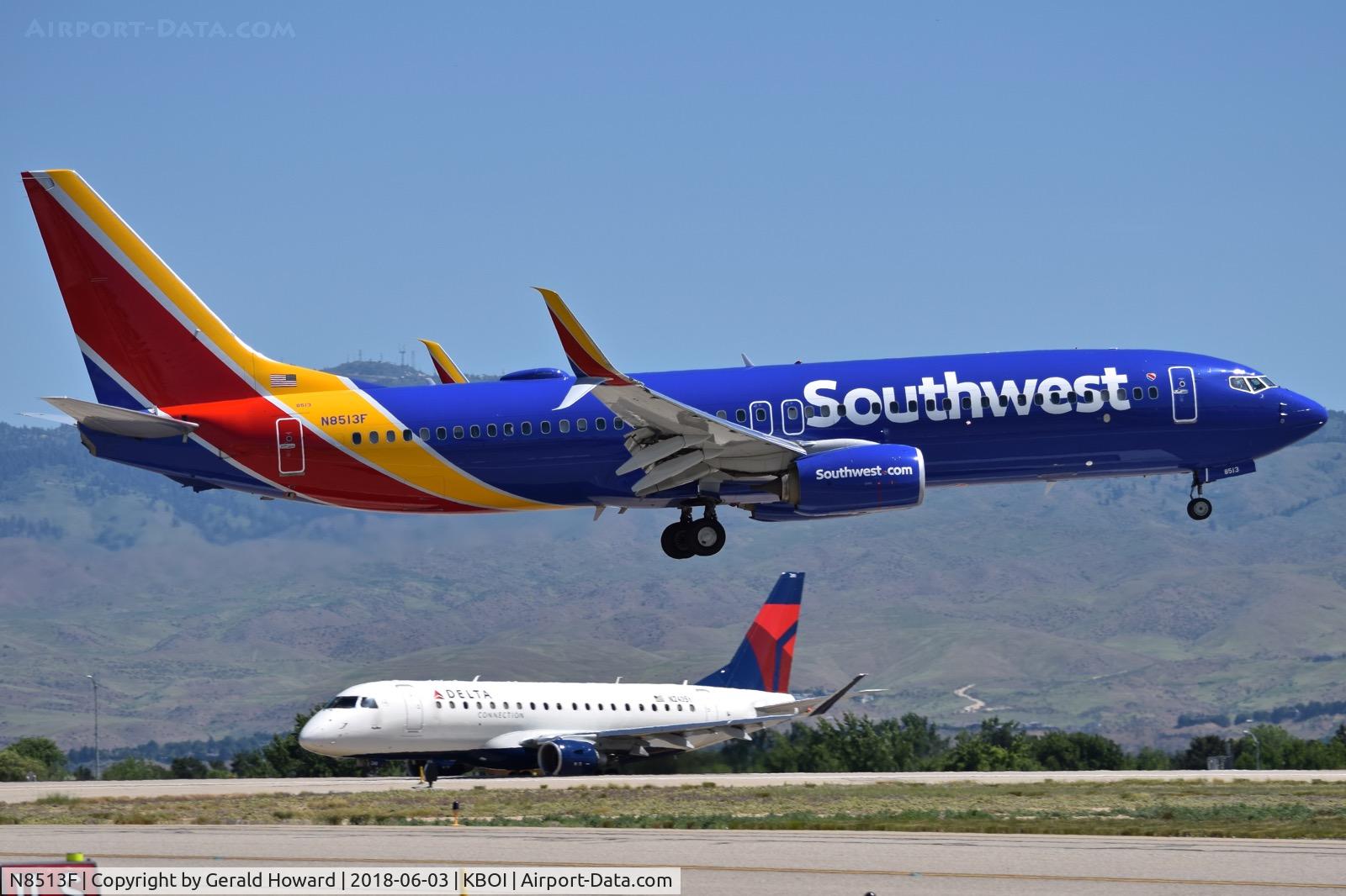 N8513F, 2016 Boeing 737-8H4 C/N 36976, Landing RWY 10R.