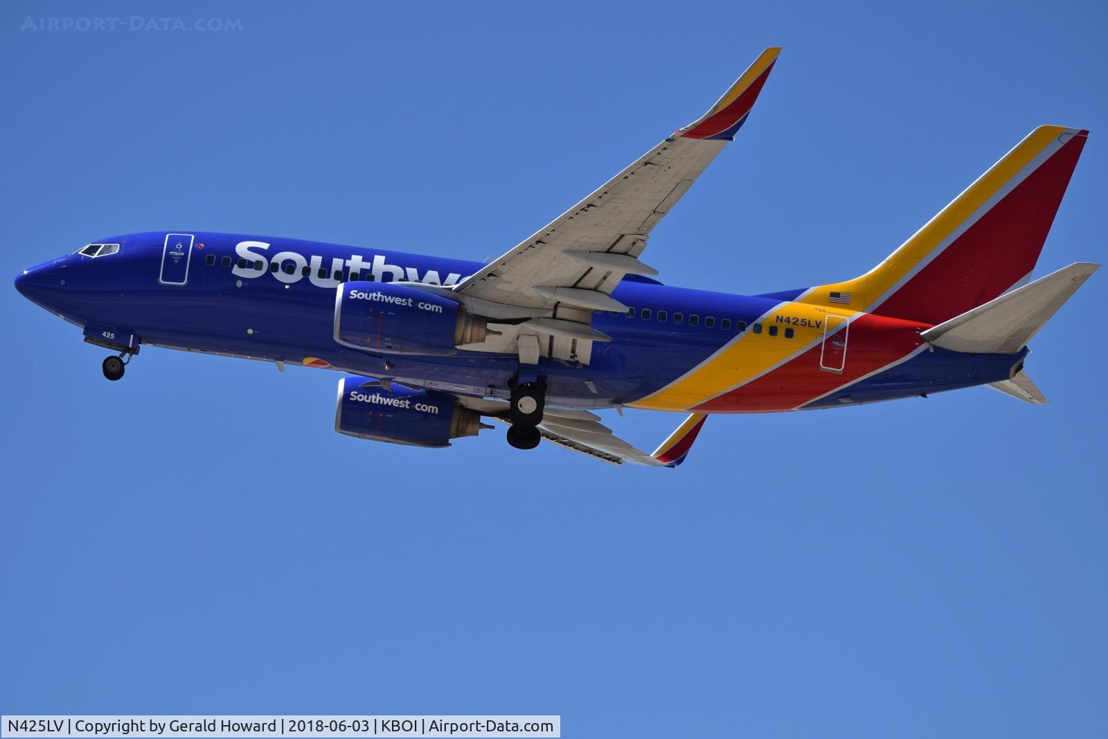N425LV, 2002 Boeing 737-7H4 C/N 29829, Departing BOI.