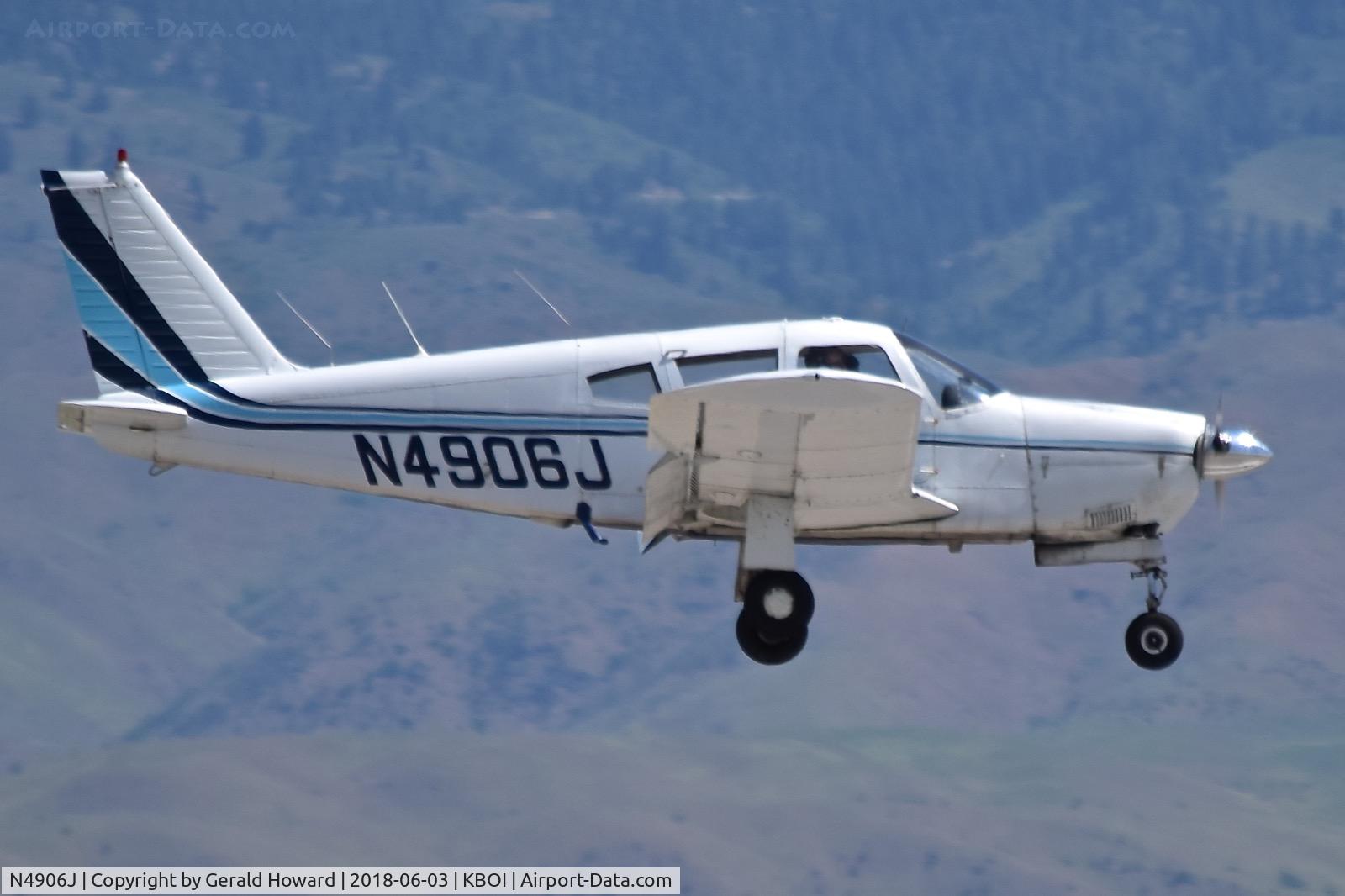 N4906J, 1968 Piper PA-28R-180 Cherokee Arrow C/N 28R-30624, Landing RWY 10R.