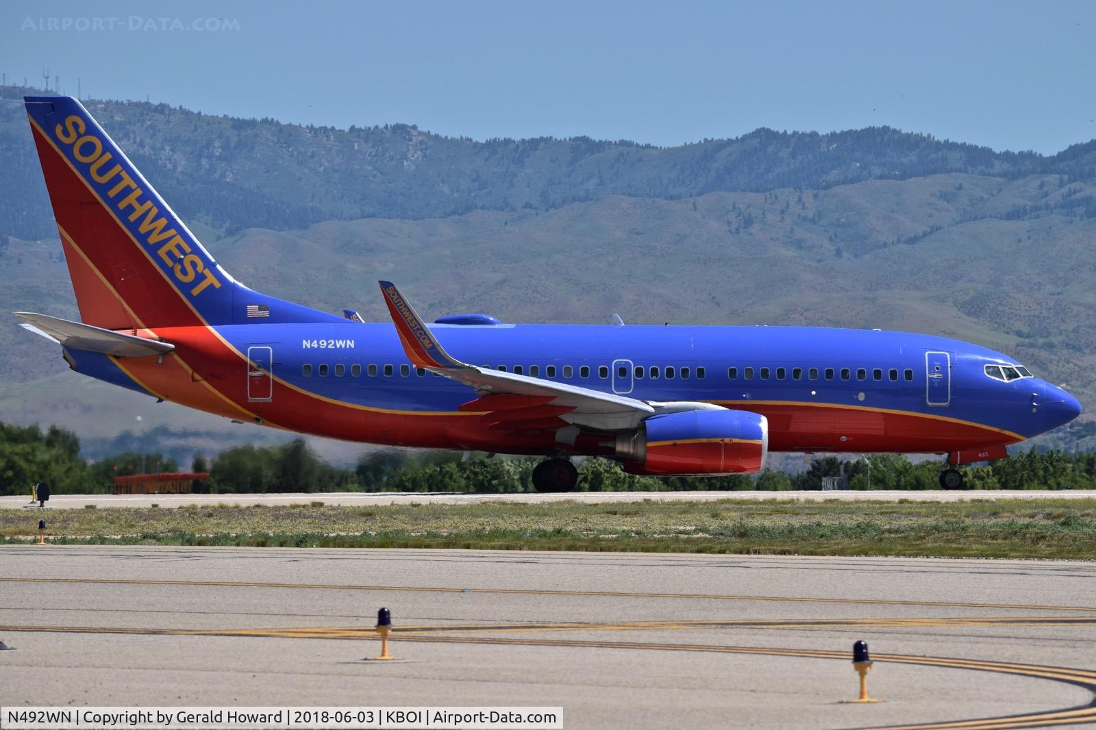 N492WN, 2004 Boeing 737-7H4 C/N 33866, Starting take off run on RWY 10R.