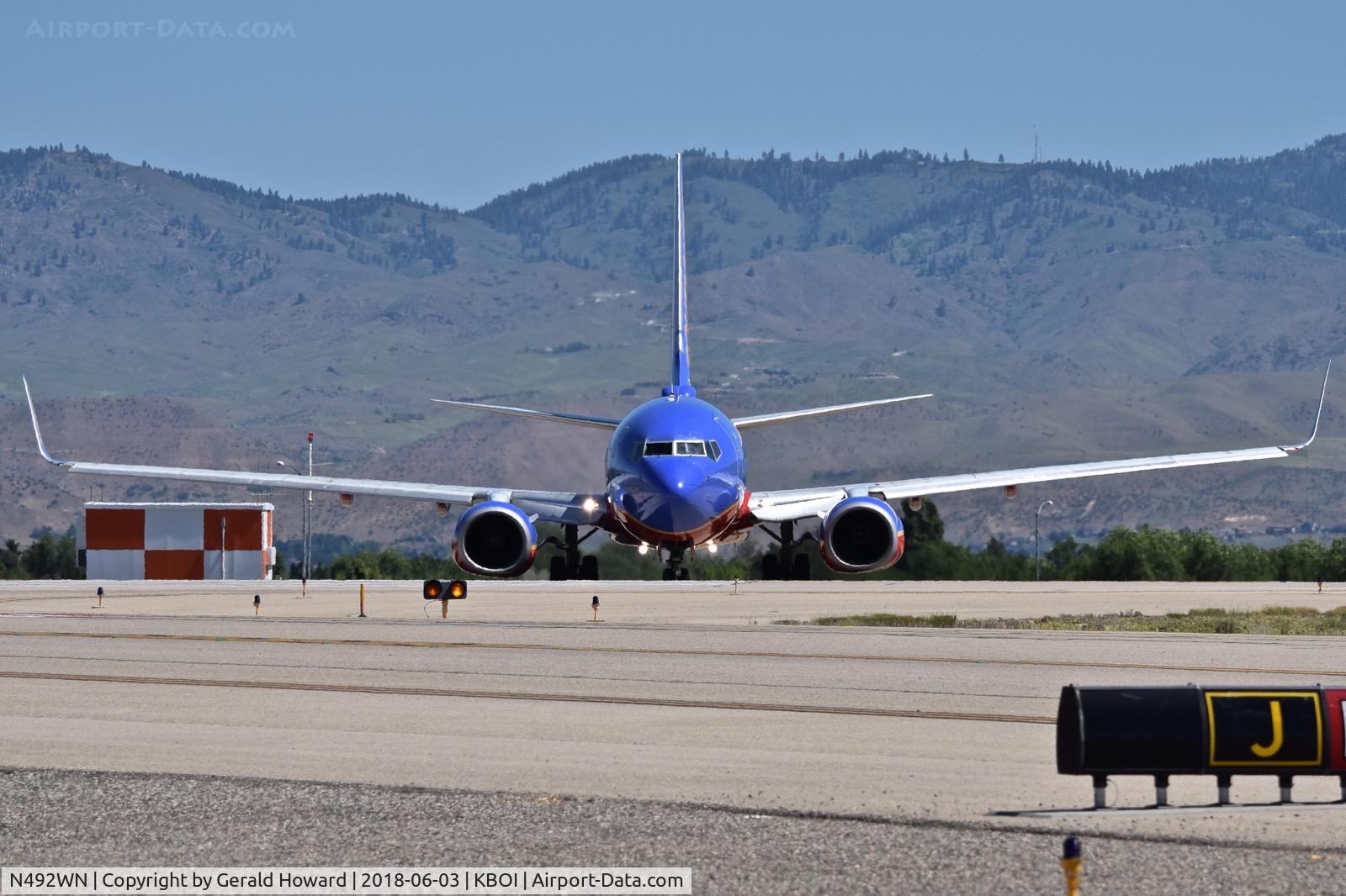 N492WN, 2004 Boeing 737-7H4 C/N 33866, On Juliet awaiting clearance for RWY 10R.