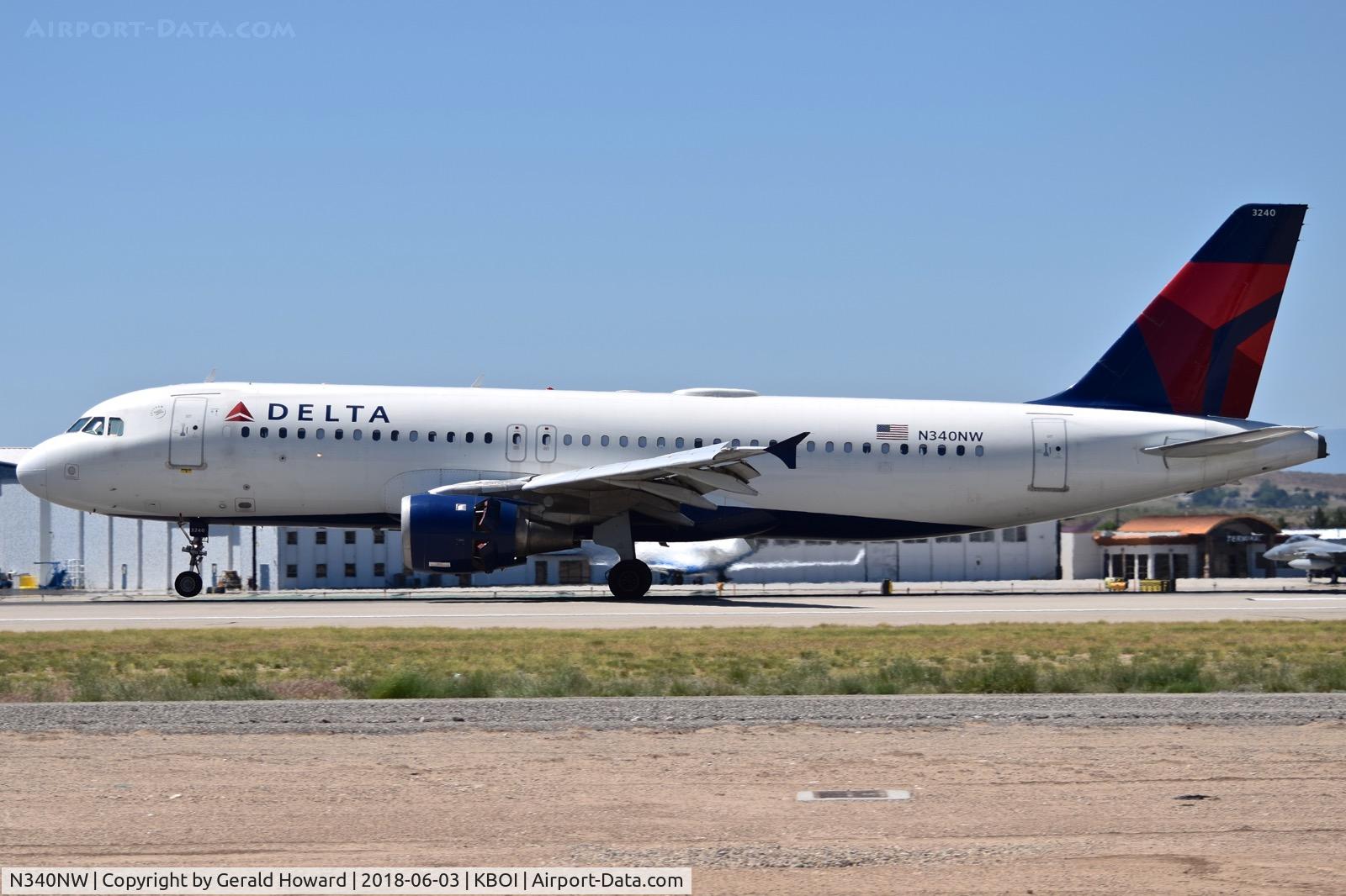 N340NW, 1992 Airbus A320-212 C/N 372, Landing roll out on RWY 10R.