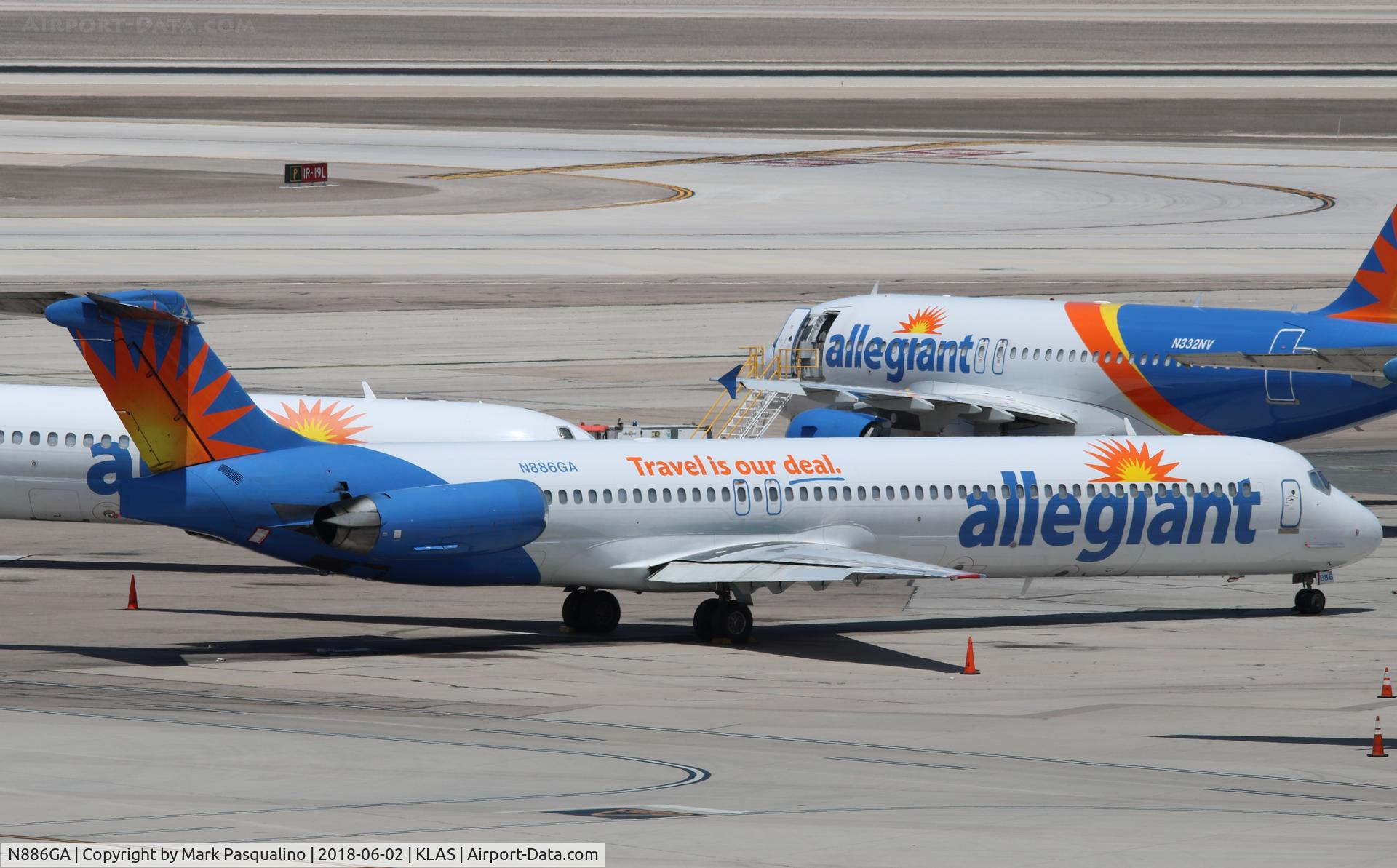 N886GA, 1990 McDonnell Douglas MD-82 (DC-9-82) C/N 49931, MD-82