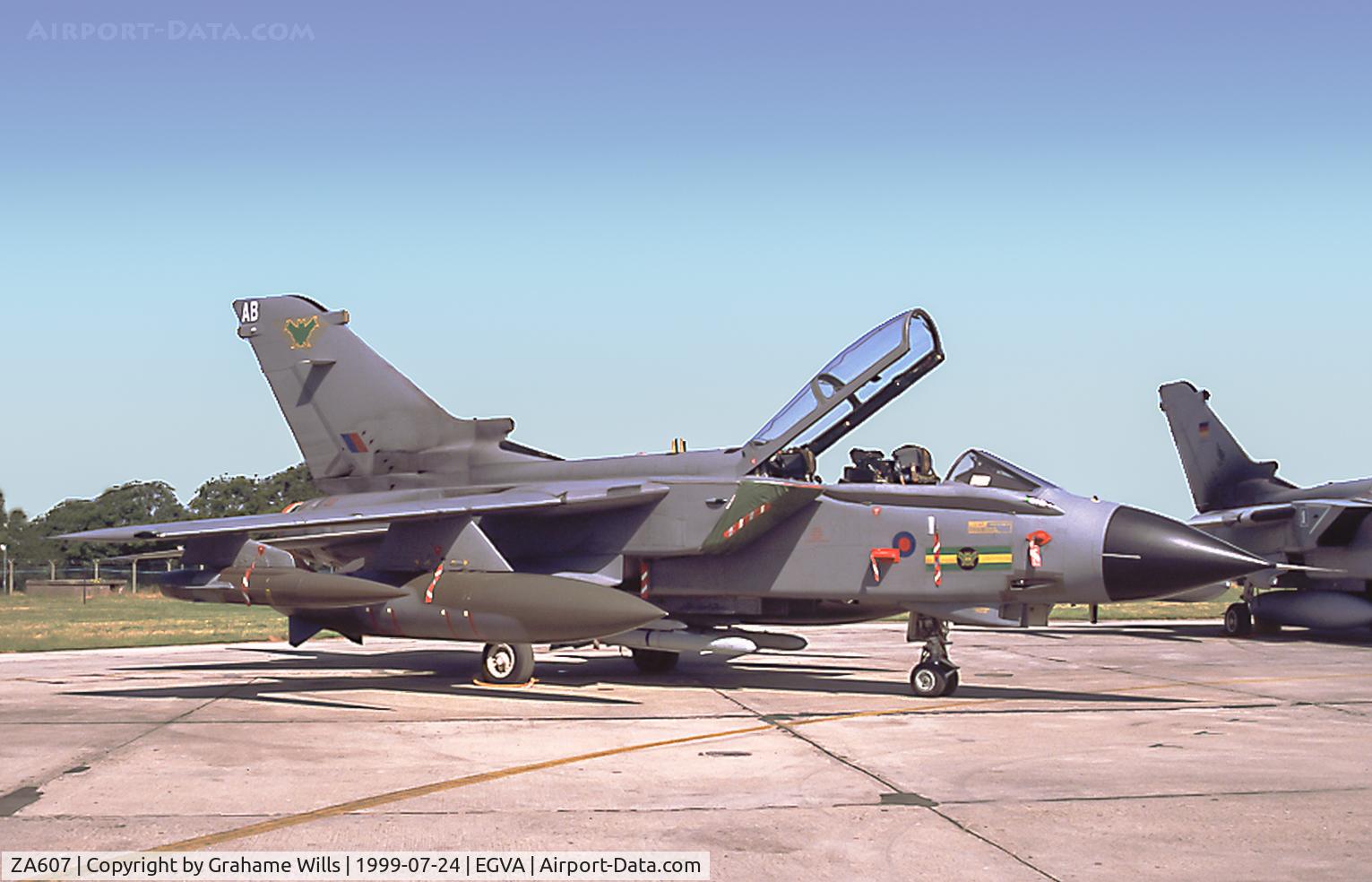 ZA607, 1982 Panavia Tornado GR.4 C/N 138/BS044/3071, Panavia Tornado GR4 ZA607 9 Sqd RAF Fairford 24/7/99