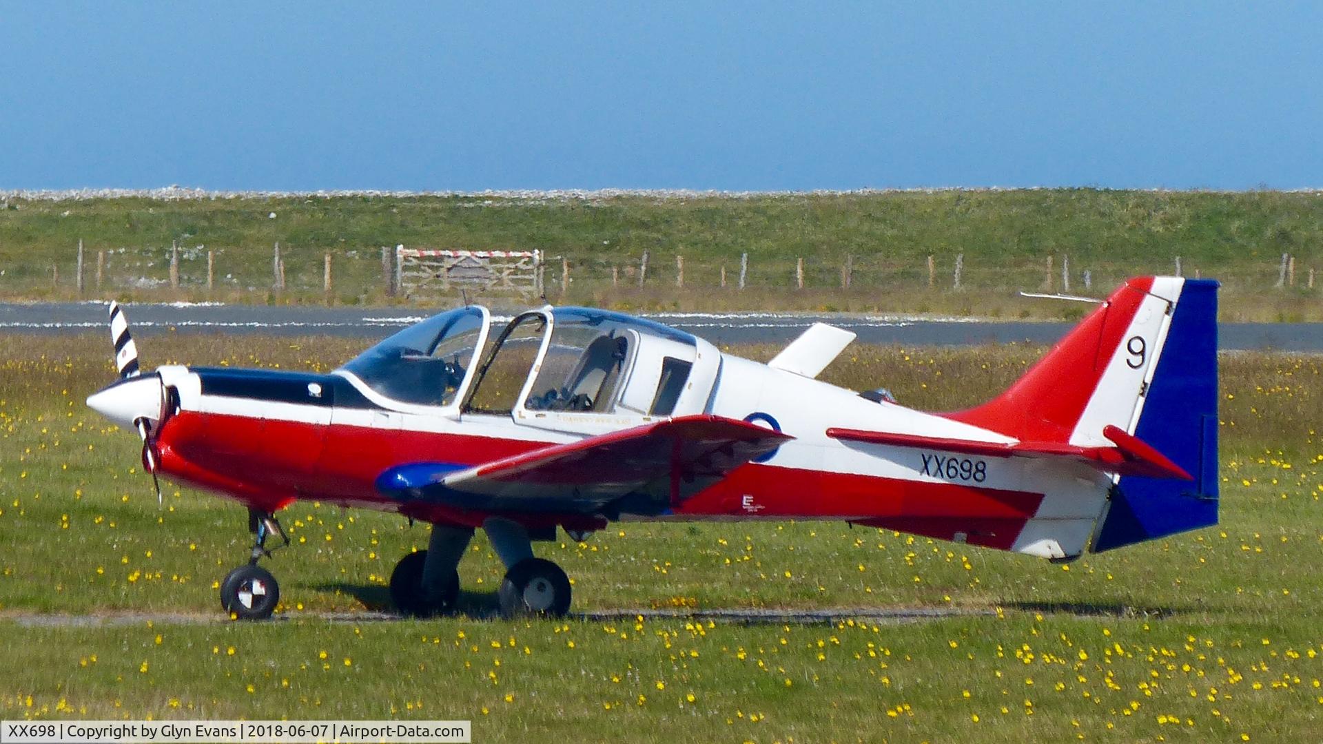 XX698, 1975 Scottish Aviation Bulldog T.1 C/N BH120/347, quietly sitting in the morning sun at Caernarfon Airport, waiting for the crew to finish their breakfast and take it to some other exciting place