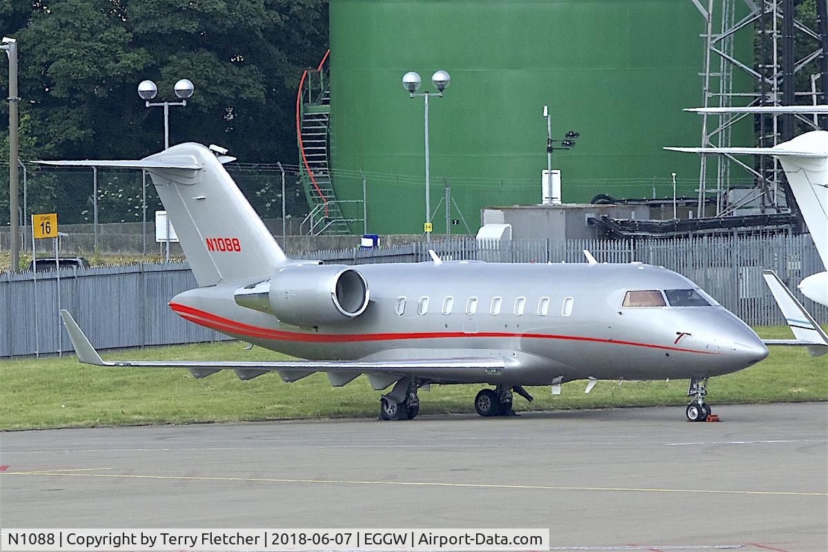N1088, 2009 Bombardier Challenger 605 (CL-600-2B16) C/N 5798, At London Luton