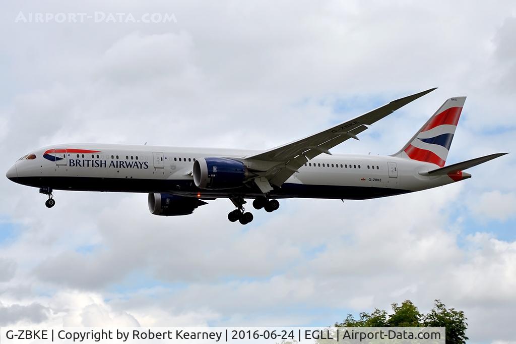 G-ZBKE, 2015 Boeing 787-9 Dreamliner Dreamliner C/N 38620, On short final R/W 27L