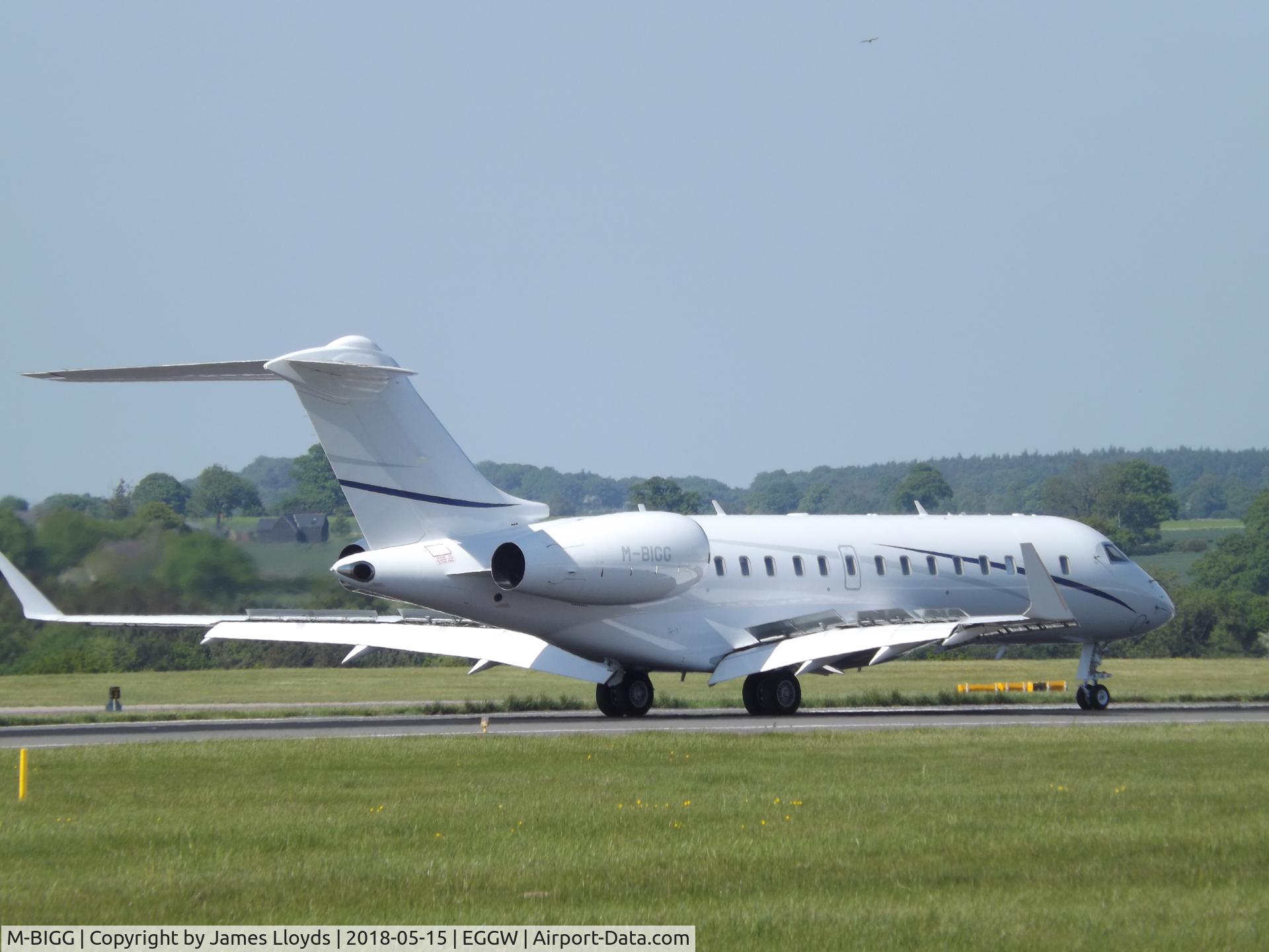 M-BIGG, 2014 Bombardier BD-700-1A11 Global 5000 C/N 9597, Arriving at Luton Airport.