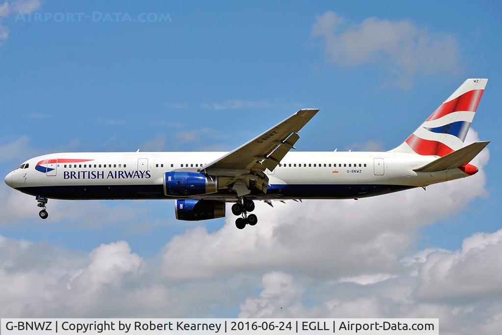 G-BNWZ, 1997 Boeing 767-336/ER C/N 25733, On short final