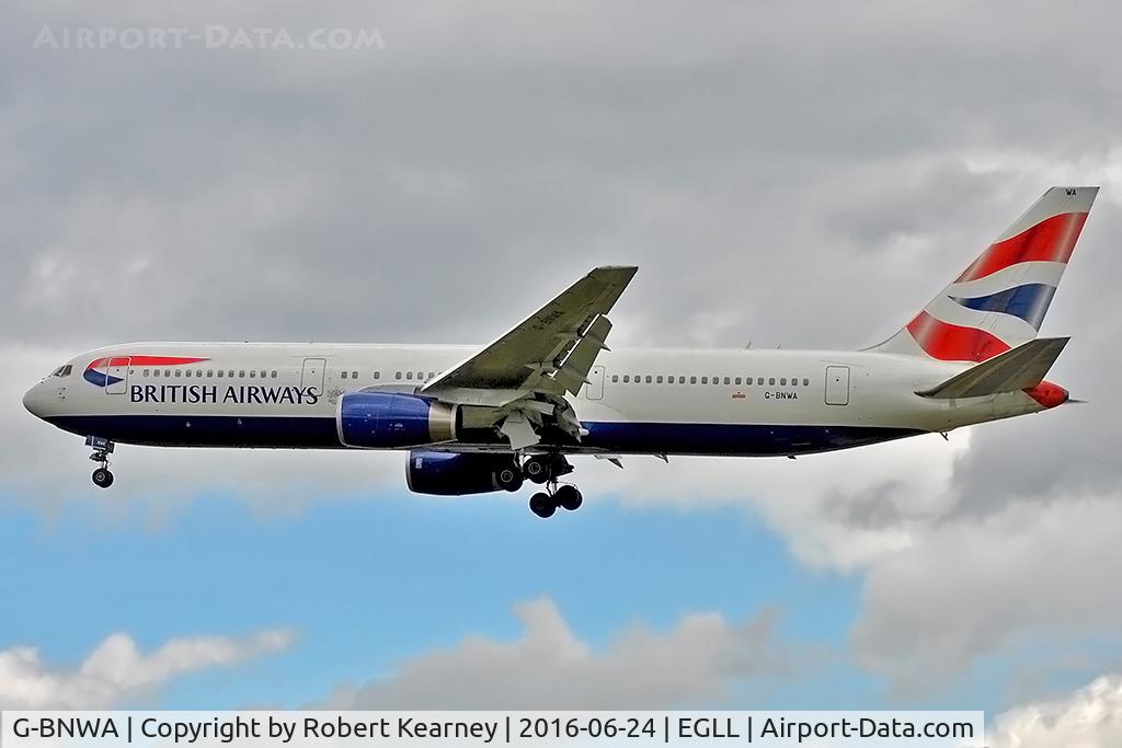 G-BNWA, 1989 Boeing 767-336 C/N 24333, On short final