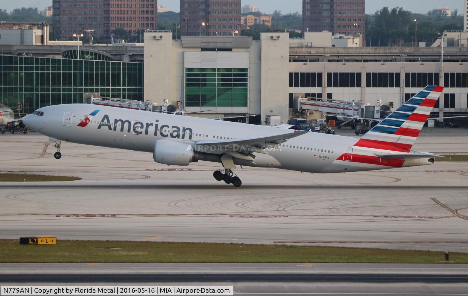 N779AN, 1999 Boeing 777-223 C/N 29955, American