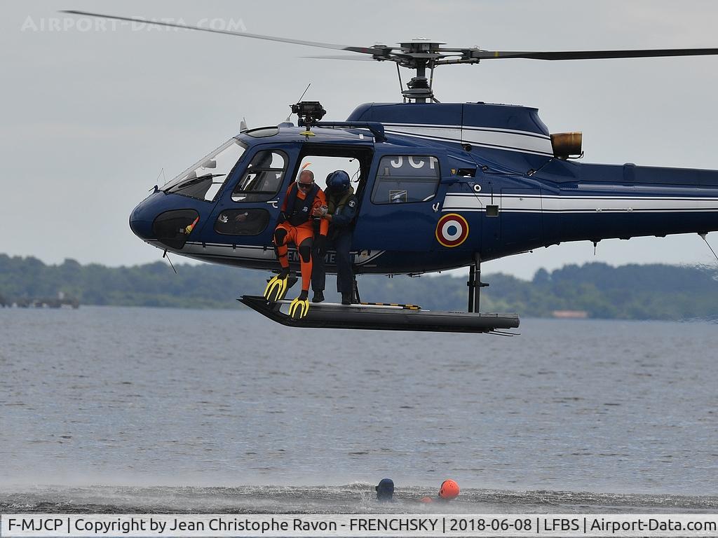 F-MJCP, Aerospatiale AS-350B Ecureuil C/N 2045, training for Biscarrosse show 2018