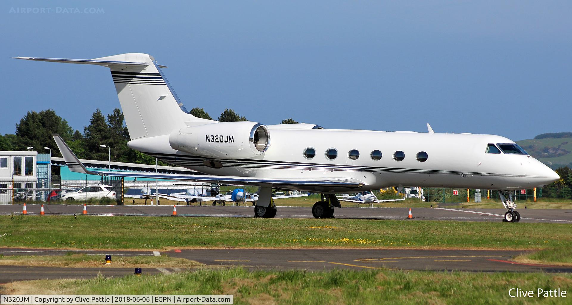 N320JM, 2005 Gulfstream Aerospace GIV-X (G450) C/N 4035, On the ramp visiting Dundee