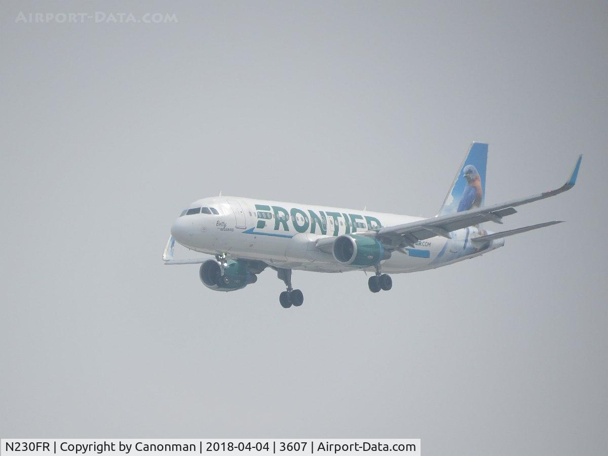 N230FR, 2015 Airbus A320-214 C/N 6773, Landing