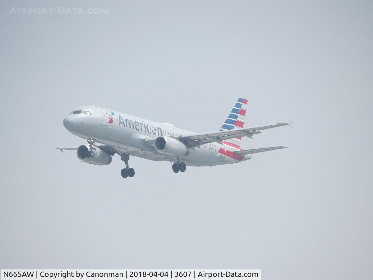 N665AW, 2001 Airbus A320-232 C/N 1644, Landing