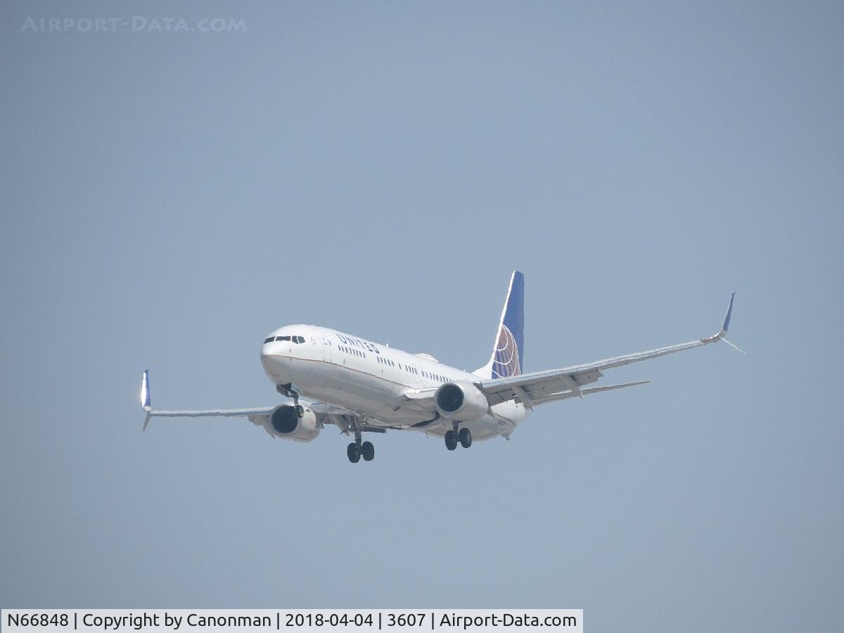 N66848, 2015 Boeing 737-924/ER C/N 42188, Landing