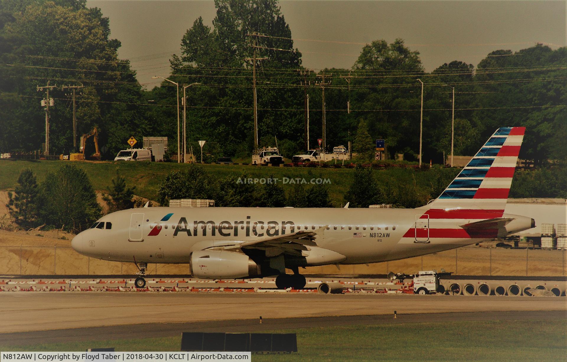 N812AW, 2000 Airbus A319-132 C/N 1178, Getting into position for departure