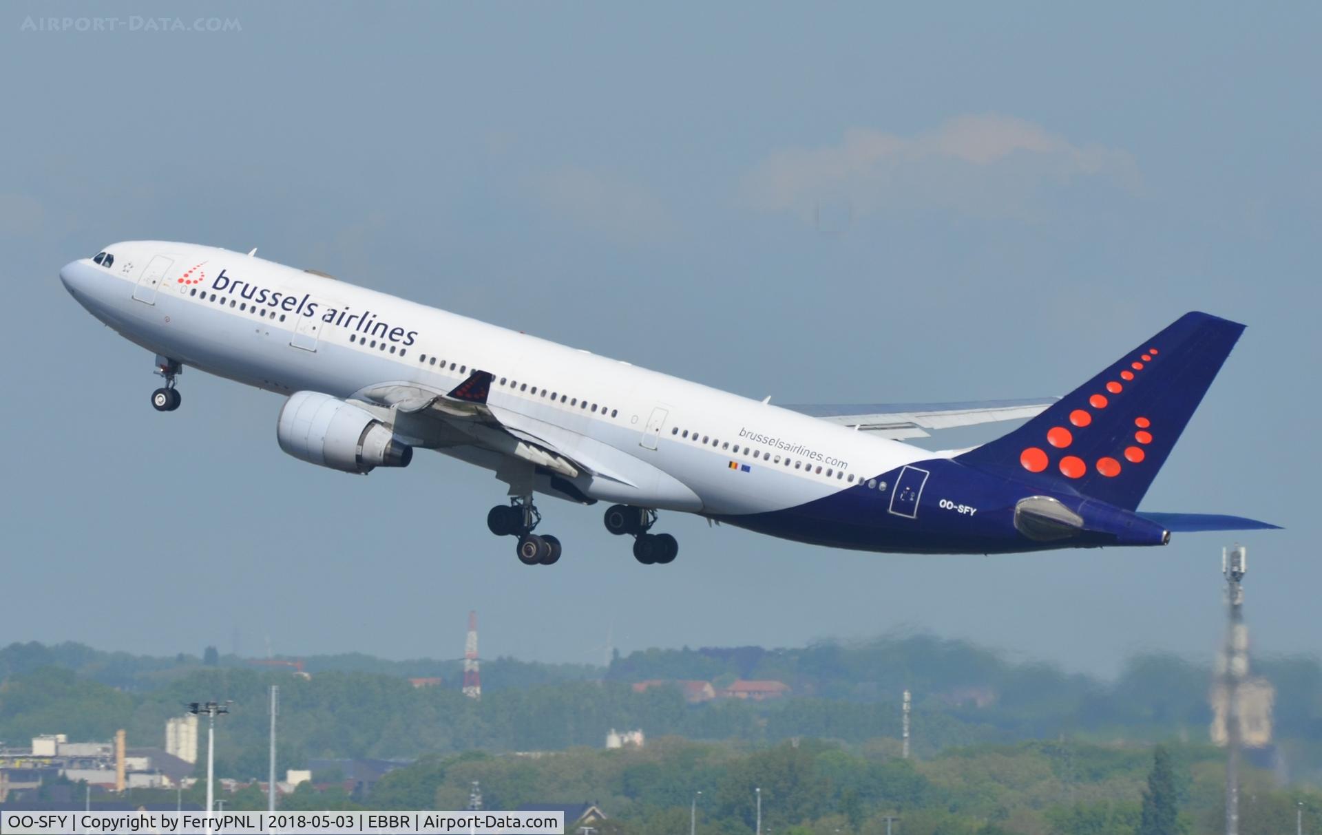 OO-SFY, 1998 Airbus A330-223 C/N 229, Brussels A332 taking-off.