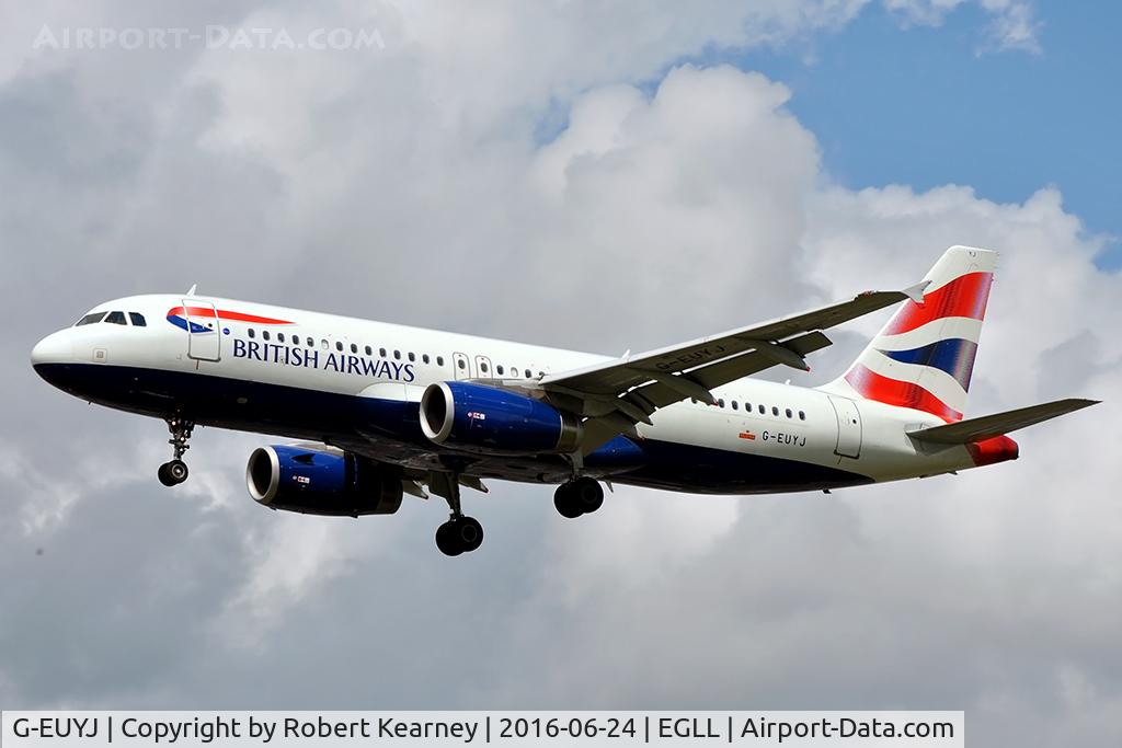G-EUYJ, 2010 Airbus A320-232 C/N 4464, On short final