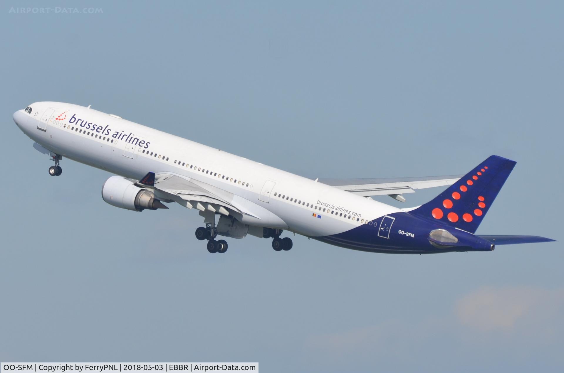 OO-SFM, 1993 Airbus A330-301 C/N 030, Brussels A333 departing