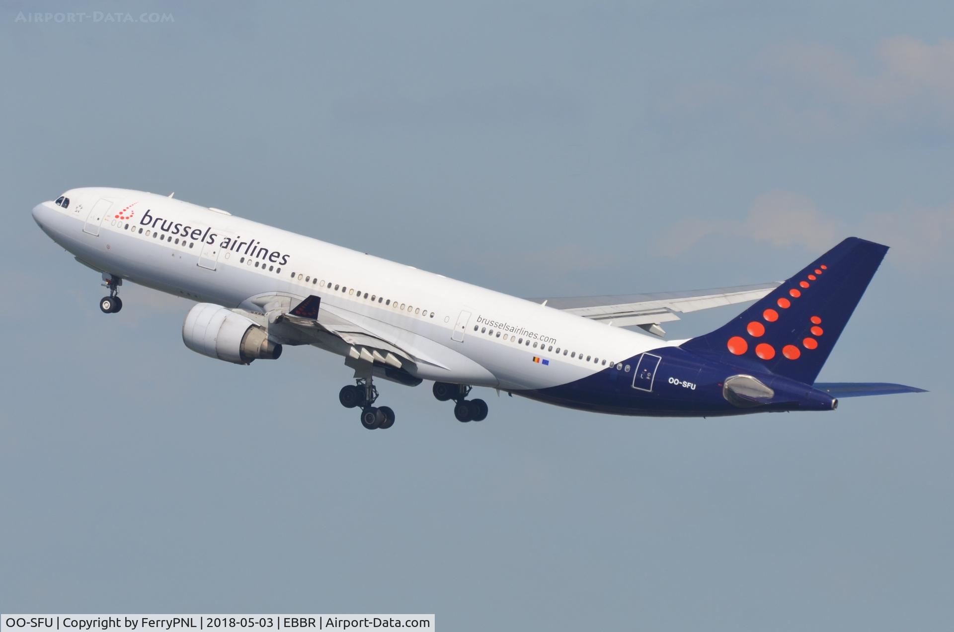 OO-SFU, 2000 Airbus A330-223 C/N 324, A332 taking-off.