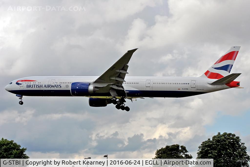 G-STBI, 2013 Boeing 777-336/ER C/N 43702, On short final